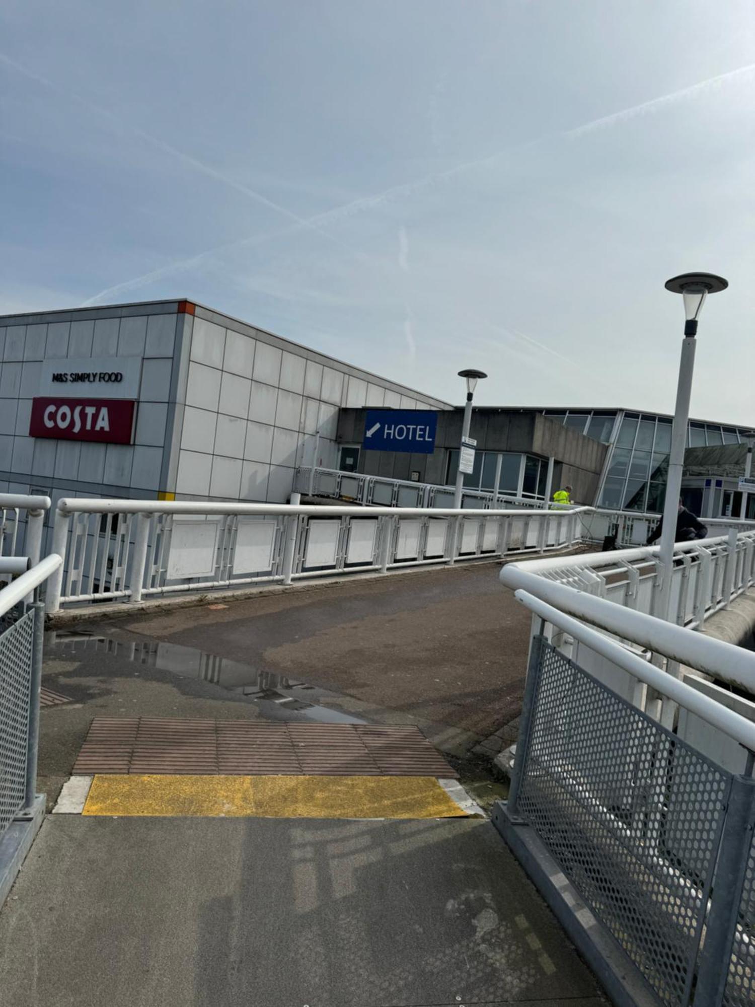 Thurrock Hotel M25 Services Aveley Esterno foto